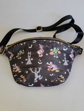 DIXIE AND PARK BLACK  HALLOWEEN PRINT CROSSBODY BELT BAG WITH DISNEY CHARACTERS